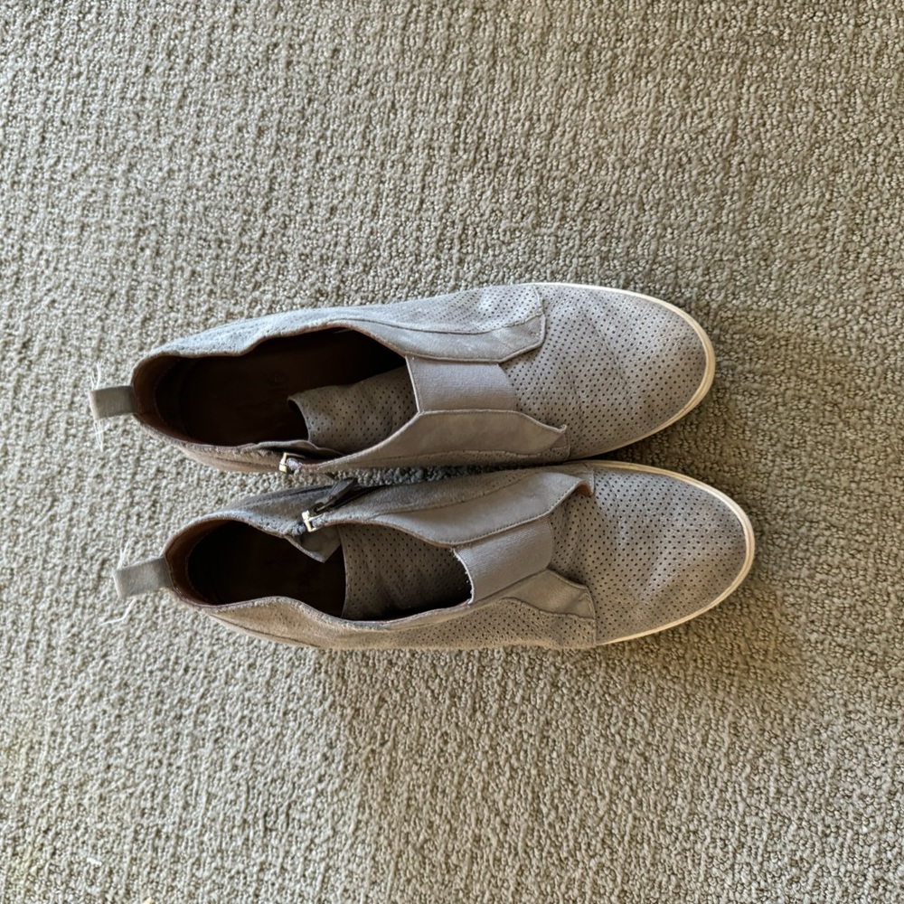 Linea Paolo Felicia Suede Gray Wedge Shoes Size 8.5
